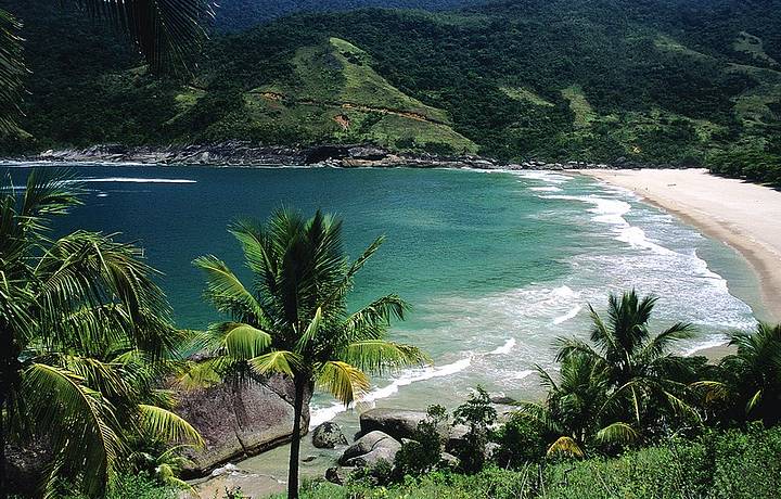 Praia é considerada uma das mais bonitas do litoral Norte de São Paulo