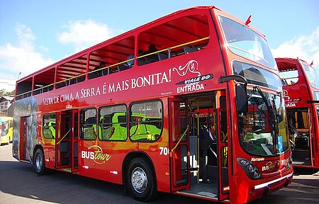 Ônibus especiais circulam pelas principais atrações de Gramado e Canela