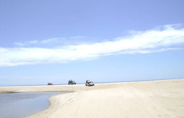 Tarde na praia em frente ao Beach Park