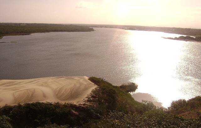 Tarde na praia em frente ao Beach Park