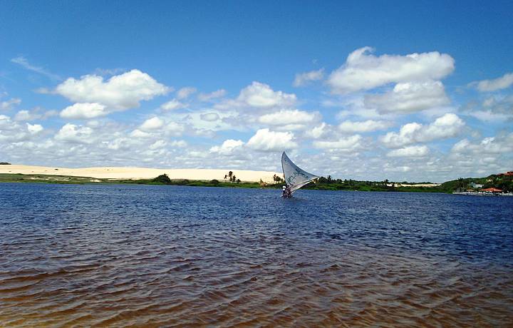 Tarde na praia em frente ao Beach Park